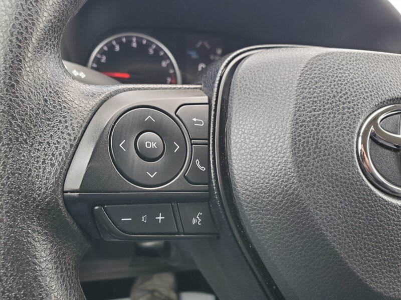 2022 Toyota RAV4 LE - Photo 14 - Calgary, AB T2B 2Y9