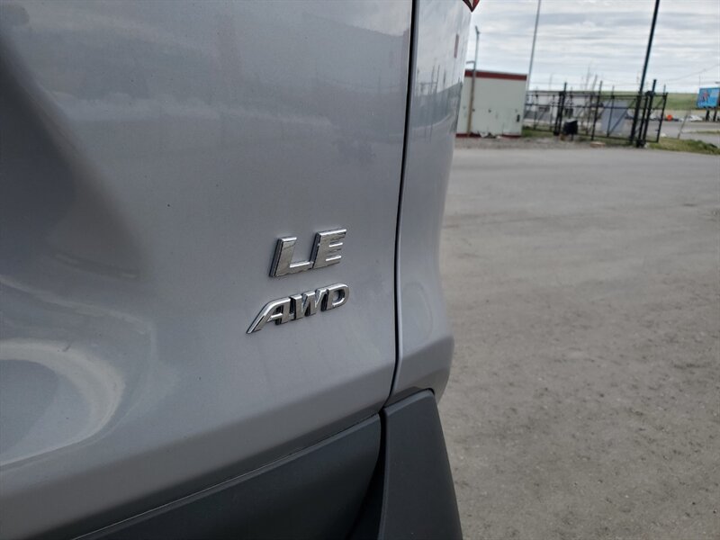 2022 Toyota RAV4 LE - Photo 40 - Calgary, AB T2B 2Y9