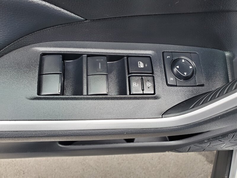 2022 Toyota RAV4 LE - Photo 9 - Calgary, AB T2B 2Y9