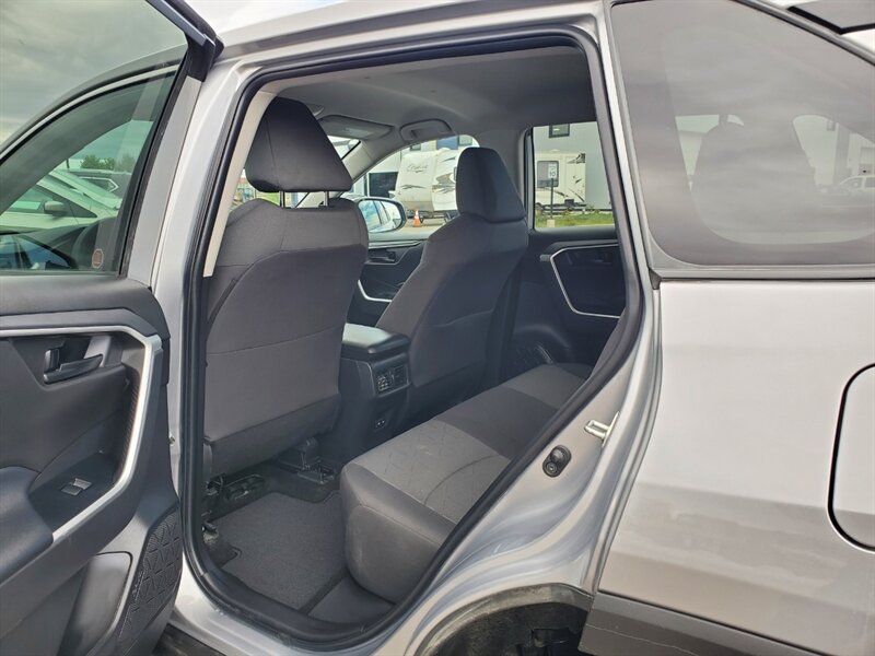 2022 Toyota RAV4 LE - Photo 29 - Calgary, AB T2B 2Y9