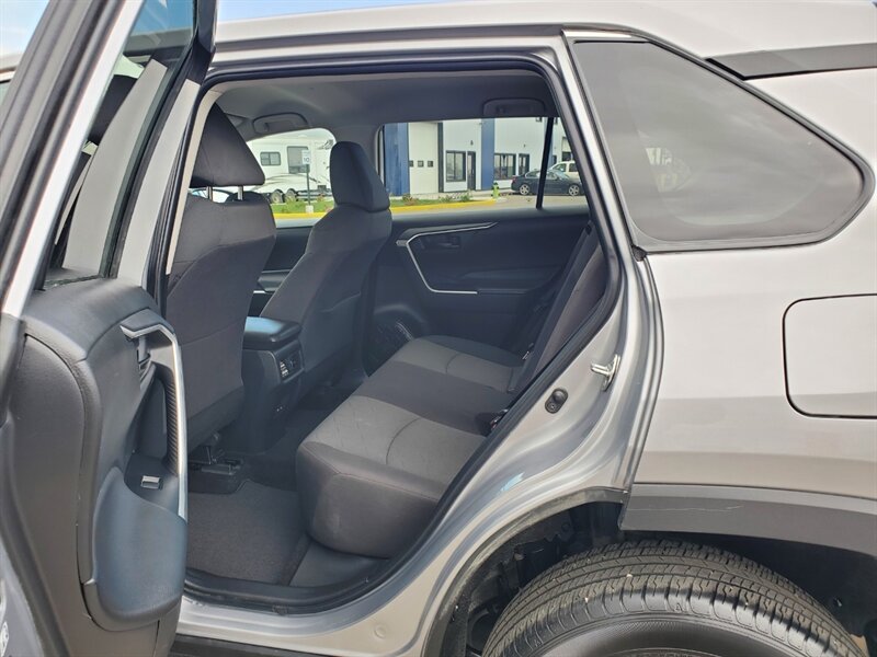 2022 Toyota RAV4 LE - Photo 30 - Calgary, AB T2B 2Y9