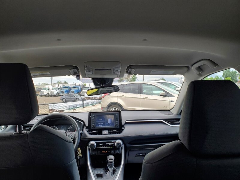 2022 Toyota RAV4 LE - Photo 33 - Calgary, AB T2B 2Y9
