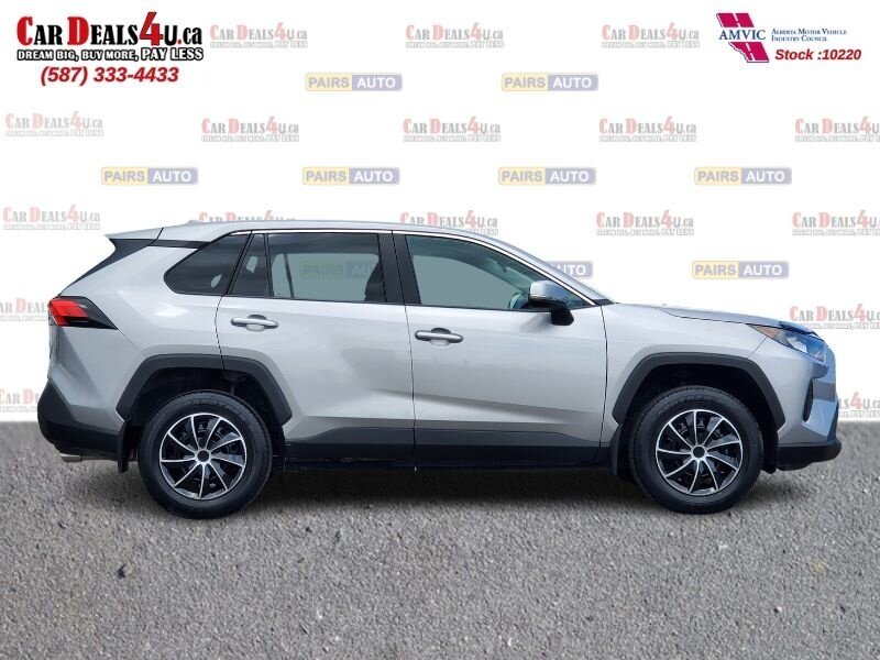 2022 Toyota RAV4 LE - Photo 4 - Calgary, AB T2B 2Y9