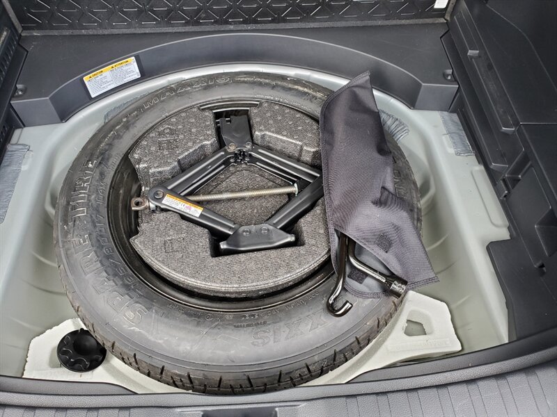 2022 Toyota RAV4 LE - Photo 36 - Calgary, AB T2B 2Y9