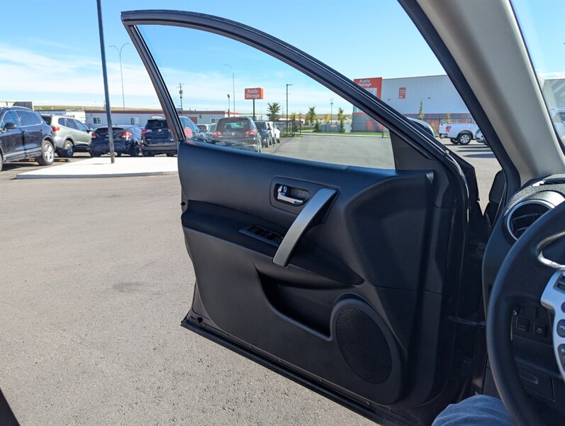 2013 Nissan Rogue SV - Photo 15 - Calgary, AB T2B 2Y9