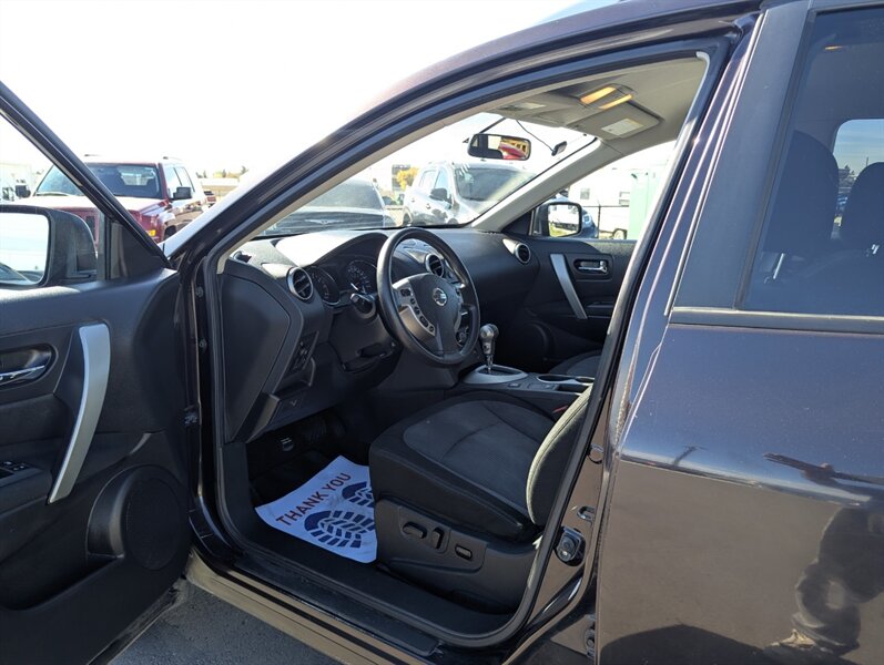 2013 Nissan Rogue SV - Photo 8 - Calgary, AB T2B 2Y9