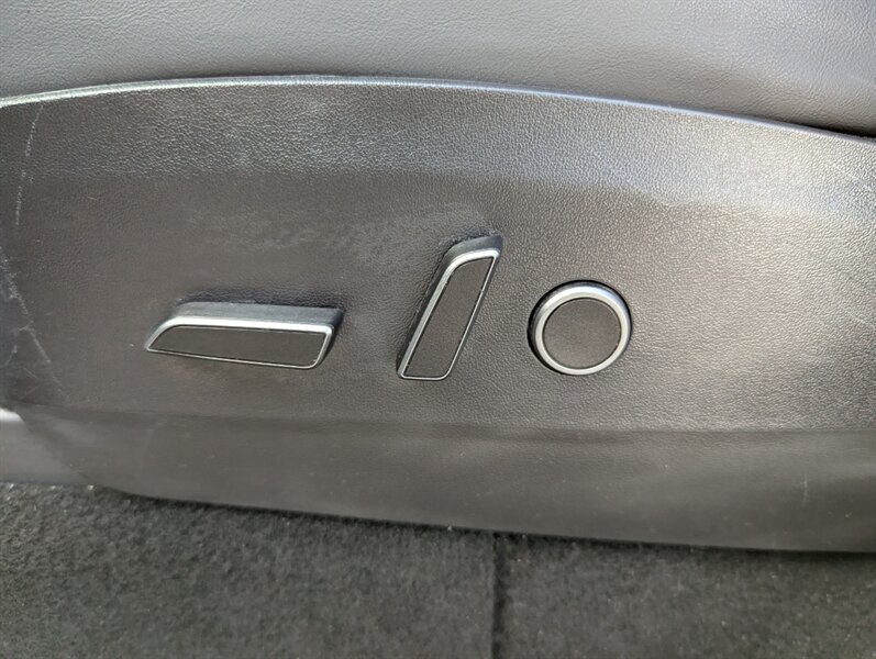 2021 Tesla Model Y Performance - Photo 12 - Calgary, AB T2B 2Y9