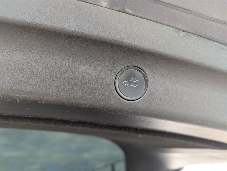 2021 Tesla Model Y Performance - Photo 35 - Calgary, AB T2B 2Y9