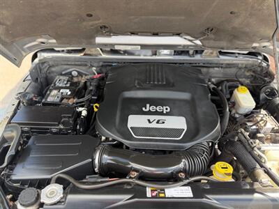 2014 Jeep Wrangler Unlimited Sahara 4x4 - Photo 12 - Oshawa, ON L1H 3M2