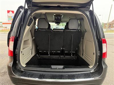 2016 Chrysler Town & Country Touring-L   - Photo 12 - Oshawa, ON L1H 3M2
