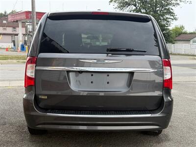 2016 Chrysler Town & Country Touring-L   - Photo 5 - Oshawa, ON L1H 3M2