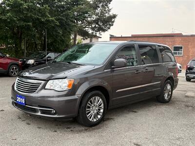 2016 Chrysler Town & Country Touring-L   - Photo 3 - Oshawa, ON L1H 3M2