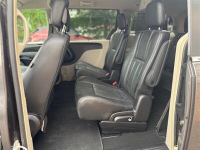 2016 Chrysler Town & Country Touring-L   - Photo 9 - Oshawa, ON L1H 3M2