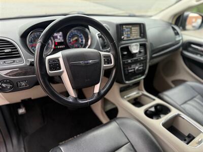 2016 Chrysler Town & Country Touring-L   - Photo 7 - Oshawa, ON L1H 3M2