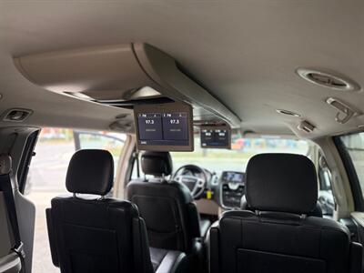 2016 Chrysler Town & Country Touring-L   - Photo 11 - Oshawa, ON L1H 3M2