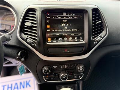 2017 Jeep Cherokee Trailhawk 4x4 - Photo 8 - Oshawa, ON L1H 3M2