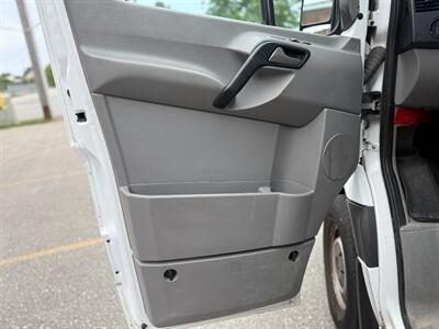 2015 Mercedes-Benz Sprinter 2500 144 WB  AWD - Photo 9 - Oshawa, ON L1H 3M2