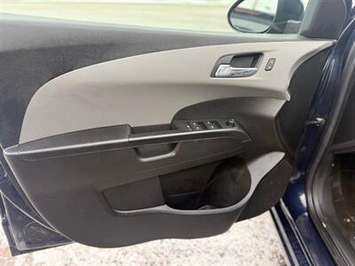 2015 Chevrolet Sonic LT Auto   - Photo 9 - Oshawa, ON L1H 3M2