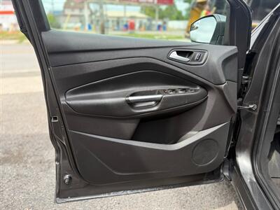 2017 Ford Escape SE  AWD - Photo 9 - Oshawa, ON L1H 3M2