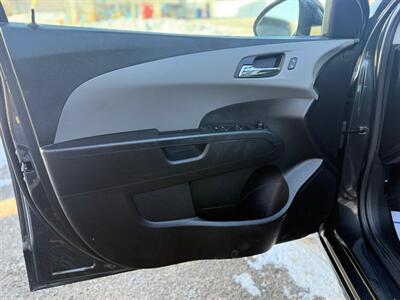 2015 Chevrolet Sonic LT Auto   - Photo 10 - Oshawa, ON L1H 3M2