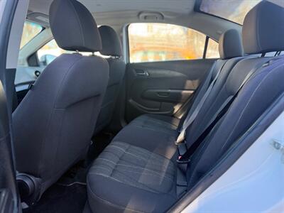 2013 Chevrolet Sonic LT   - Photo 10 - Oshawa, ON L1H 3M2