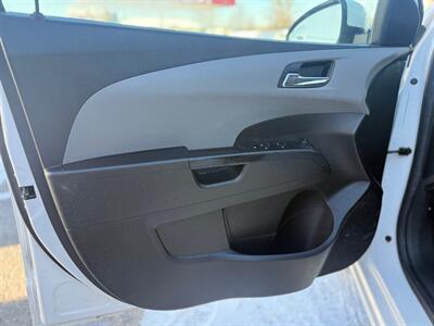 2013 Chevrolet Sonic LT   - Photo 9 - Oshawa, ON L1H 3M2