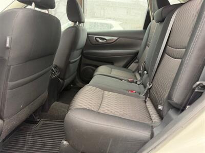 2017 Nissan Rogue S   - Photo 10 - Oshawa, ON L1H 3M2