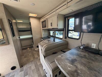 2021 THOR CHATEAU 28Z 28Z   - Photo 13 - Santee, CA 92071