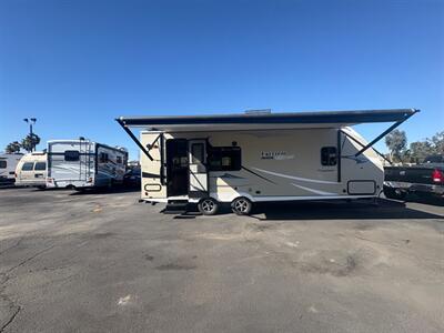 2019 FOREST RIVER FREEDOM EXPRESS ULTRA LITE 246 RKS   - Photo 2 - Santee, CA 92071