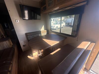 2019 FOREST RIVER FREEDOM EXPRESS ULTRA LITE 246 RKS   - Photo 13 - Santee, CA 92071