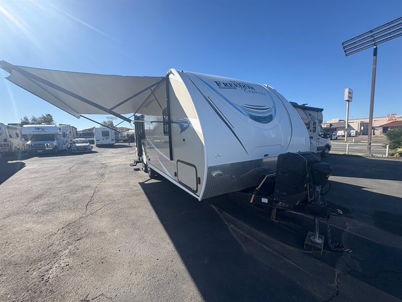 2019 FOREST RIVER FREEDOM EXPRESS ULTRA LITE 246 RKS   - Photo 1 - Santee, CA 92071