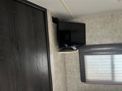 2017 ICONIC 2817 FIFTH WHEEL TOY HAULER 2817   - Photo 13 - Santee, CA 92071