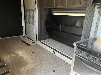 2017 ICONIC 2817 FIFTH WHEEL TOY HAULER 2817   - Photo 8 - Santee, CA 92071