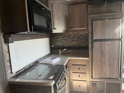 2017 ICONIC 2817 FIFTH WHEEL TOY HAULER 2817   - Photo 11 - Santee, CA 92071
