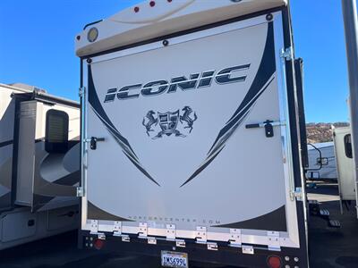 2017 ICONIC 2817 FIFTH WHEEL TOY HAULER 2817   - Photo 2 - Santee, CA 92071