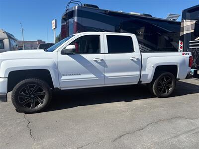 2018 CHEVROLET SILVERADO 1500 Z71 4X4 LT   - Photo 2 - Santee, CA 92071