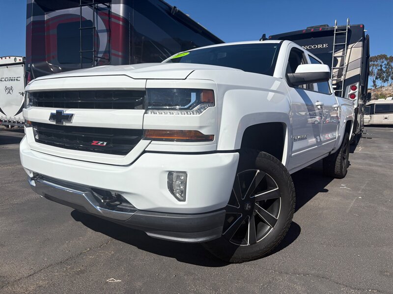 2018 CHEVROLET SILVERADO 1500 Z71 4X4 LT - Photo 1 - Santee, CA 92071