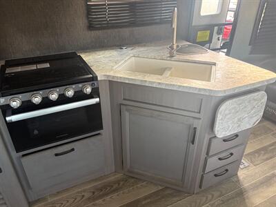 2021 Jayco JAYFLIGHT 27L 27L   - Photo 5 - Santee, CA 92071