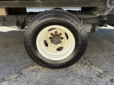 2023 Ford E-350 SD  Box Truck with Liftgate - Photo 34 - Nashville, TN 37210