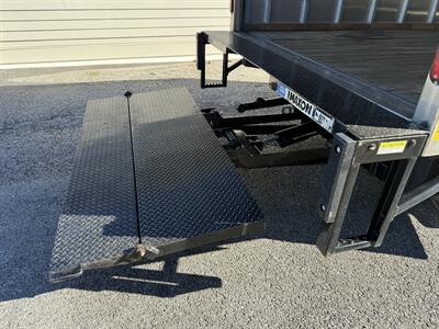 2023 Ford E-350 SD  Box Truck with Liftgate - Photo 4 - Nashville, TN 37210