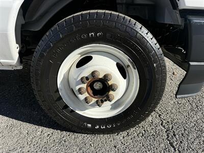 2023 Ford E-350 SD  Box Truck with Liftgate - Photo 9 - Nashville, TN 37210