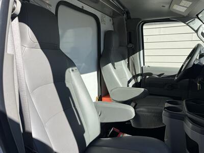 2023 Ford E-350 SD  Box Truck with Liftgate - Photo 10 - Nashville, TN 37210