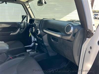 2015 Jeep Wrangler Unlimited Rubicon   - Photo 10 - Nashville, TN 37210