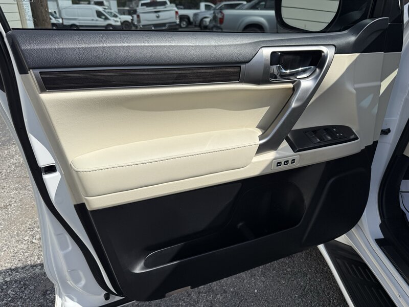 2022 Lexus GX 460 Luxury - Photo 24 - Nashville, TN 37210