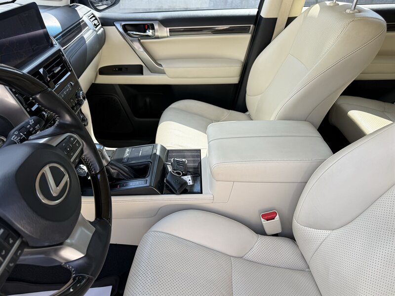 2022 Lexus GX 460 Luxury - Photo 17 - Nashville, TN 37210
