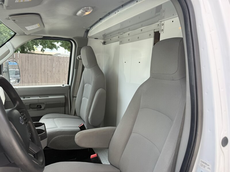 2023 Ford E-350 SD - Photo 2 - Nashville, TN 37210