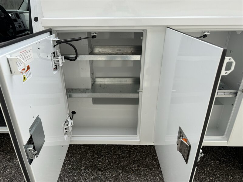 2023 Ford E-350 SD - Photo 28 - Nashville, TN 37210