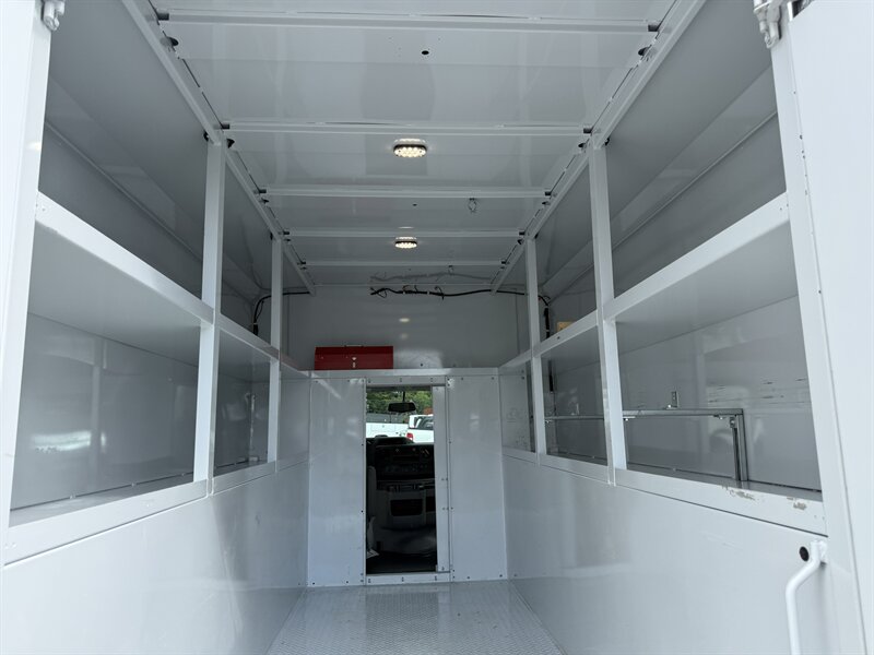 2023 Ford E-350 SD - Photo 34 - Nashville, TN 37210