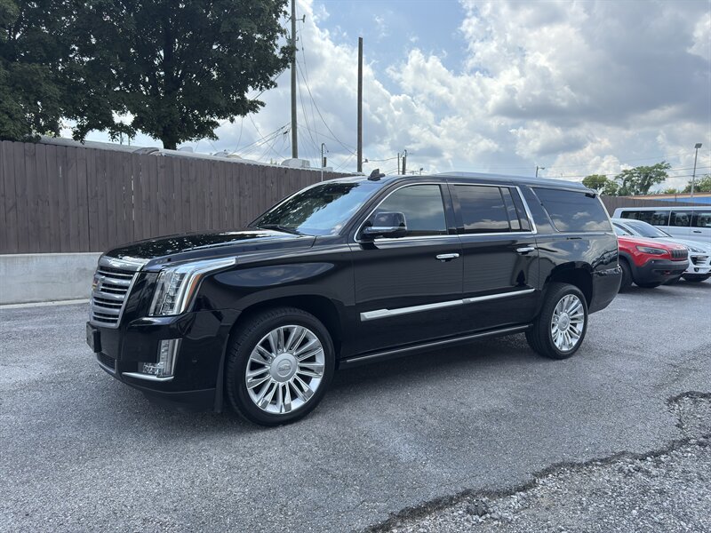 2017 Cadillac Escalade ESV Platinum photo 4