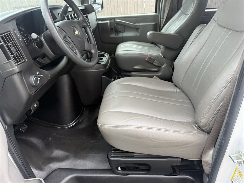 2018 Chevrolet Express LS 3500 - Photo 10 - Nashville, TN 37210
